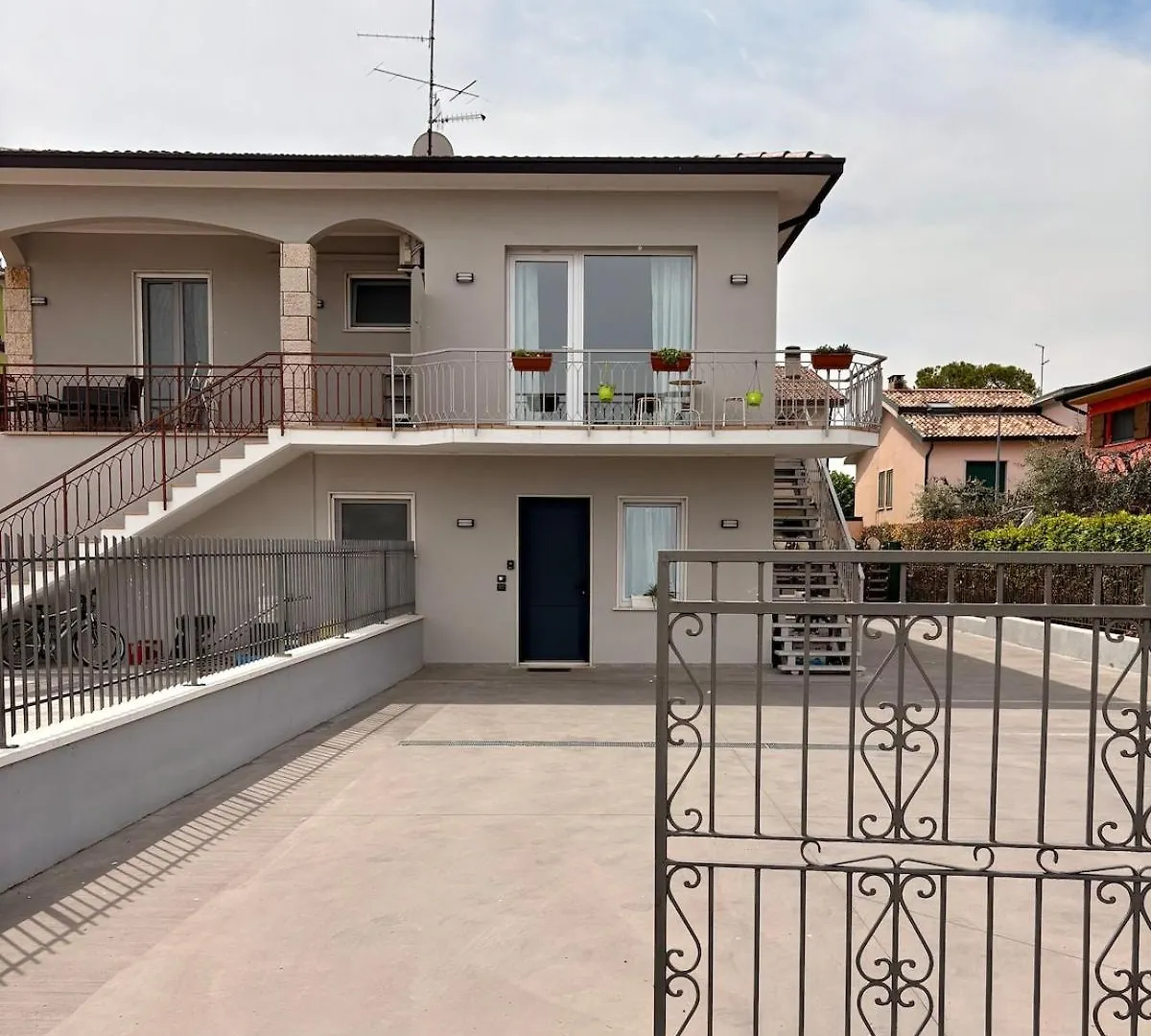 Dalia Lakefront Apartment Sirmione